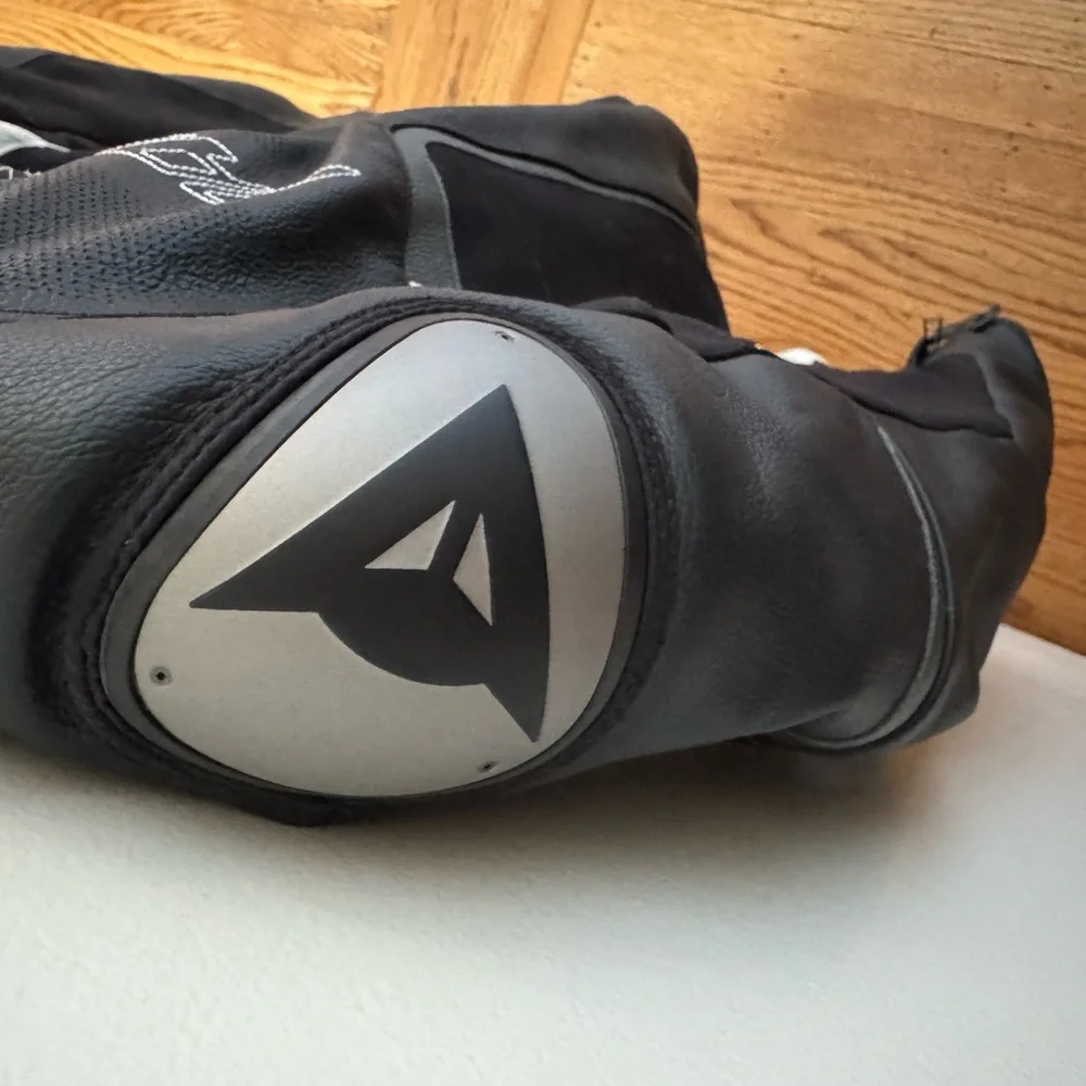 Dainese Black and White Leather Jacket G. Pelle Lady D1 jacket like new 42 Small - Picture 9 of 15